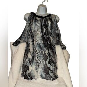 Jennifer Lopez Black and White Textured Top